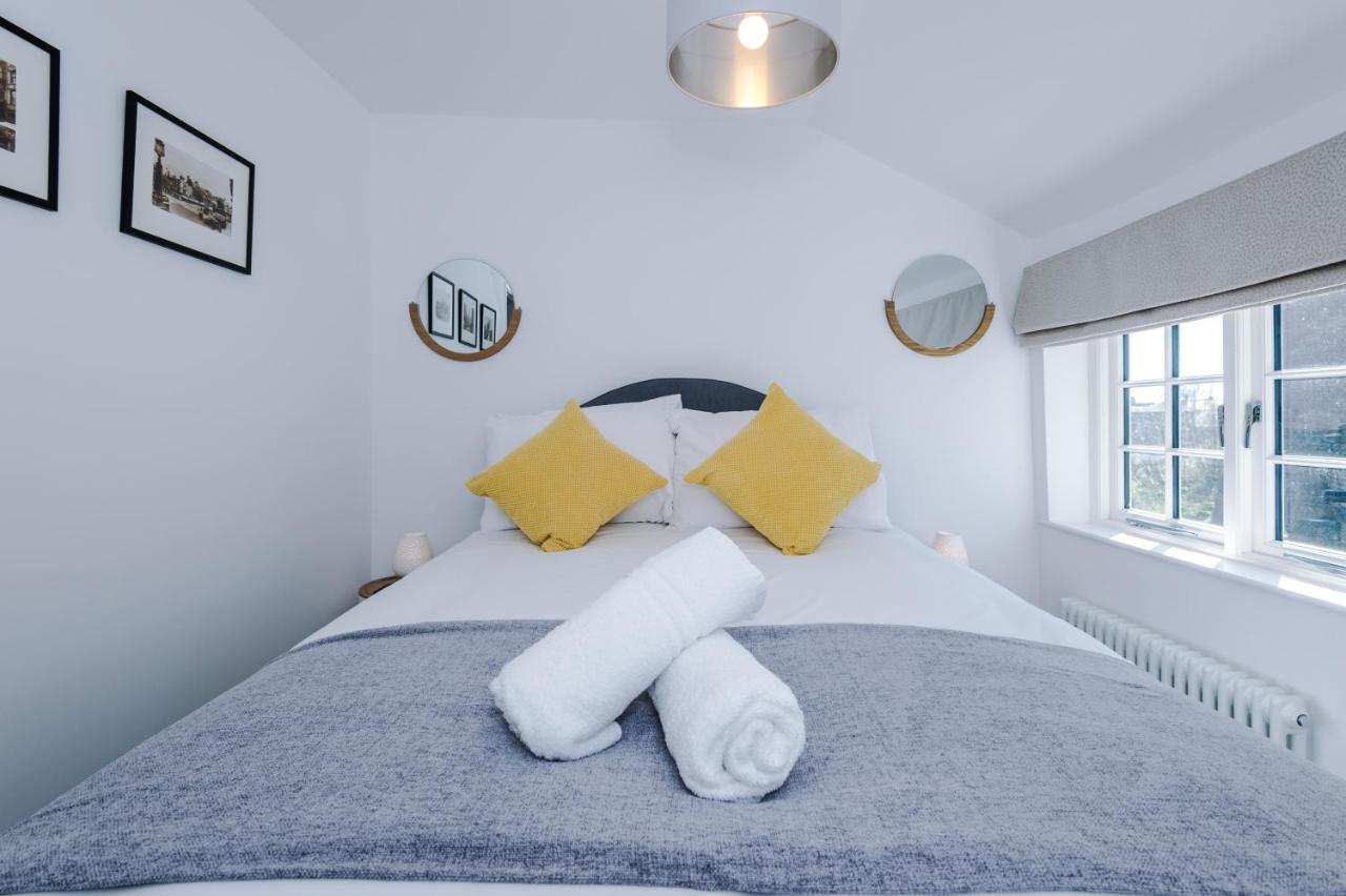 Stylish Home With Canal Views เชสเตอร์ ภายนอก รูปภาพ